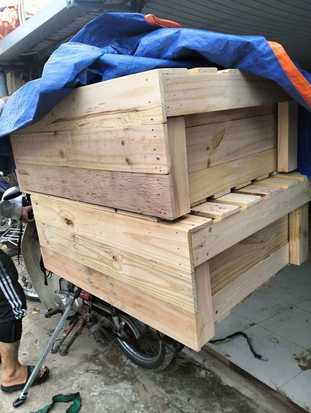 giường pallet kín chân cao 20cm