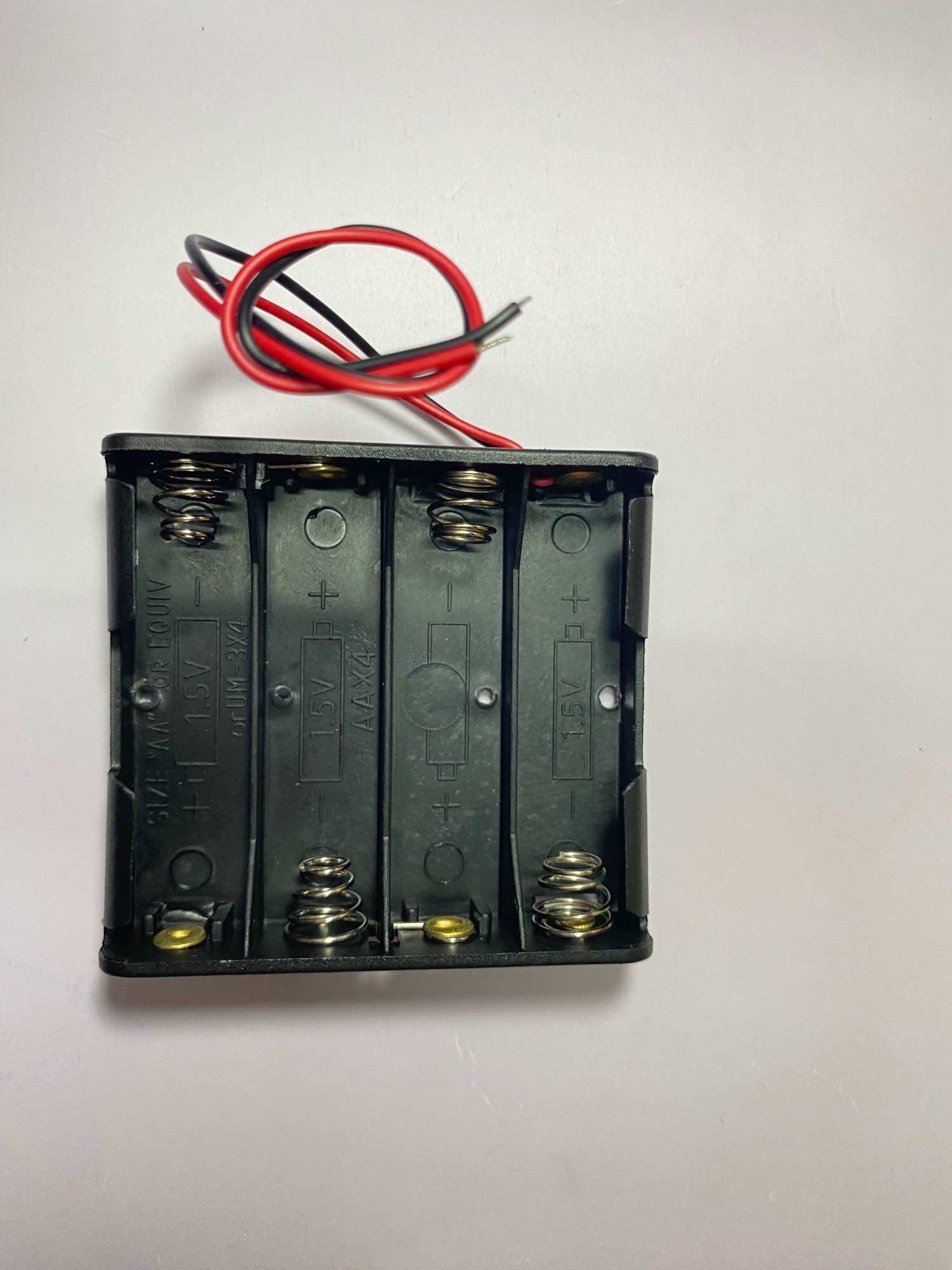 Đế 4 pin 1v5 size AA