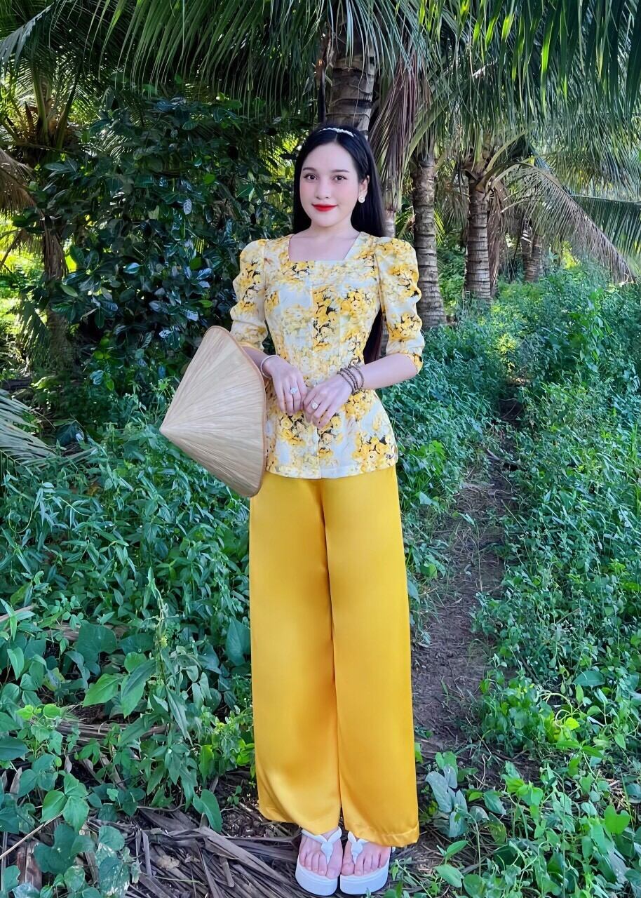 SÉT BỘ BÀ BA CỔ VUÔNG CÓ NÚT NGỌC DUYÊN DÁNG