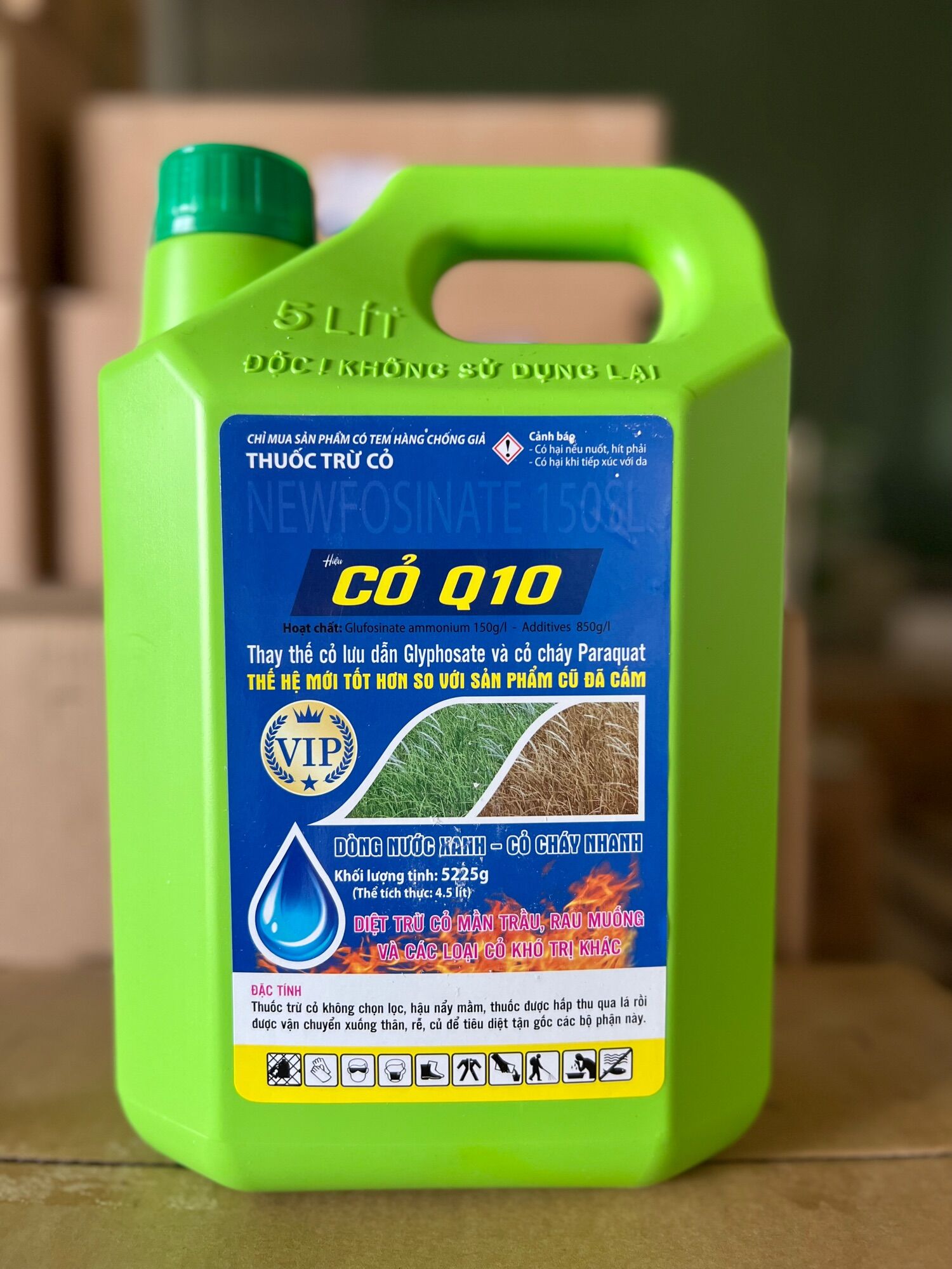 Thuốc trừ cỏ khai quang Q10 VIP 4500ml diệt trừ cỏ mần trầu, rau muống và các loại cỏ khó t r ị khác