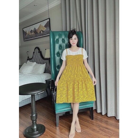 Đầm bầu giả yếm vàng trẻ trung