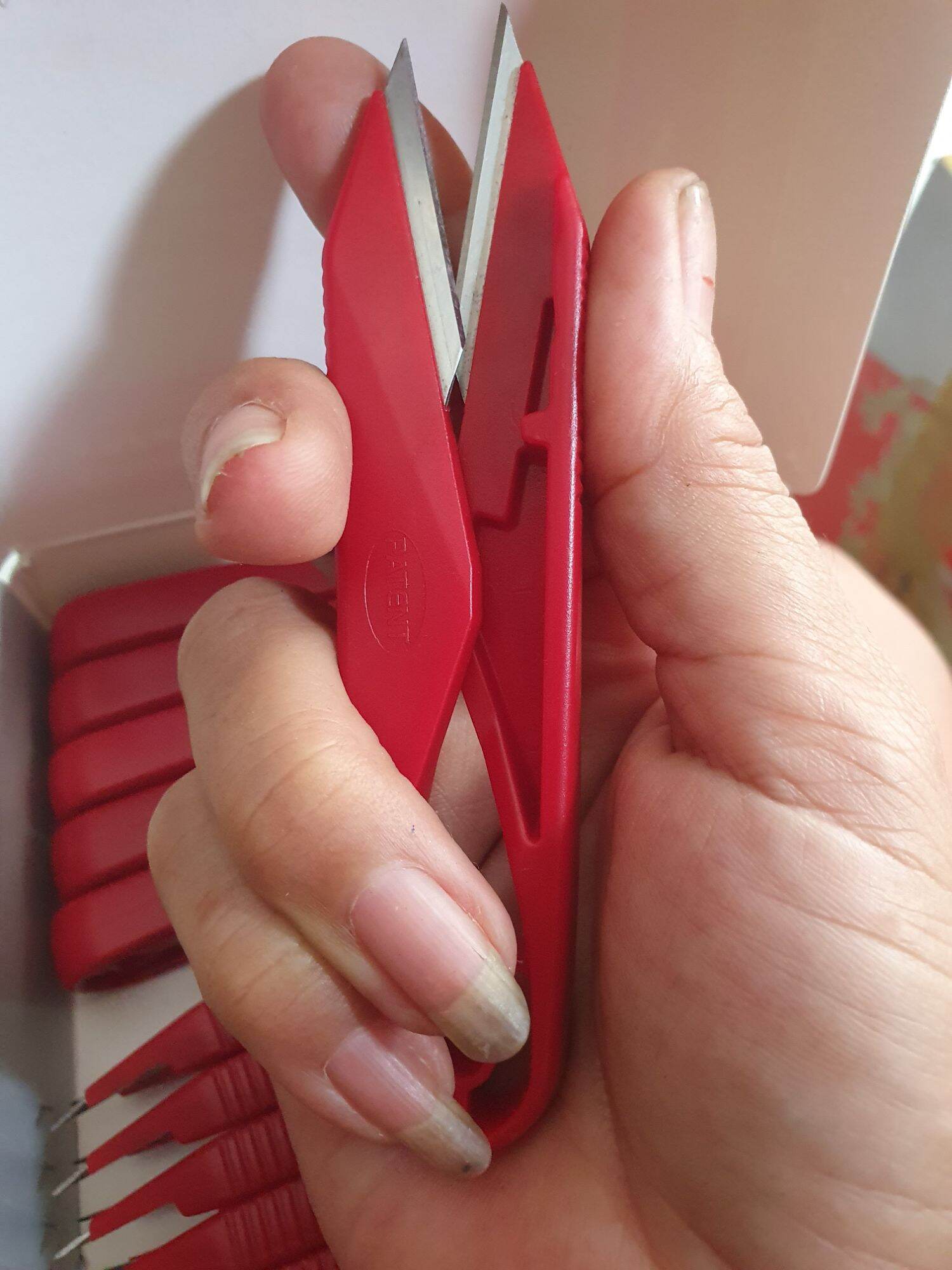 SÉT 2 KÉO BẤM CHỈ MẪU MỚI