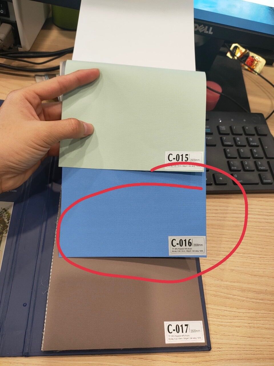 Rèm Cuốn che nắng cửa sổ cản nắng 100%