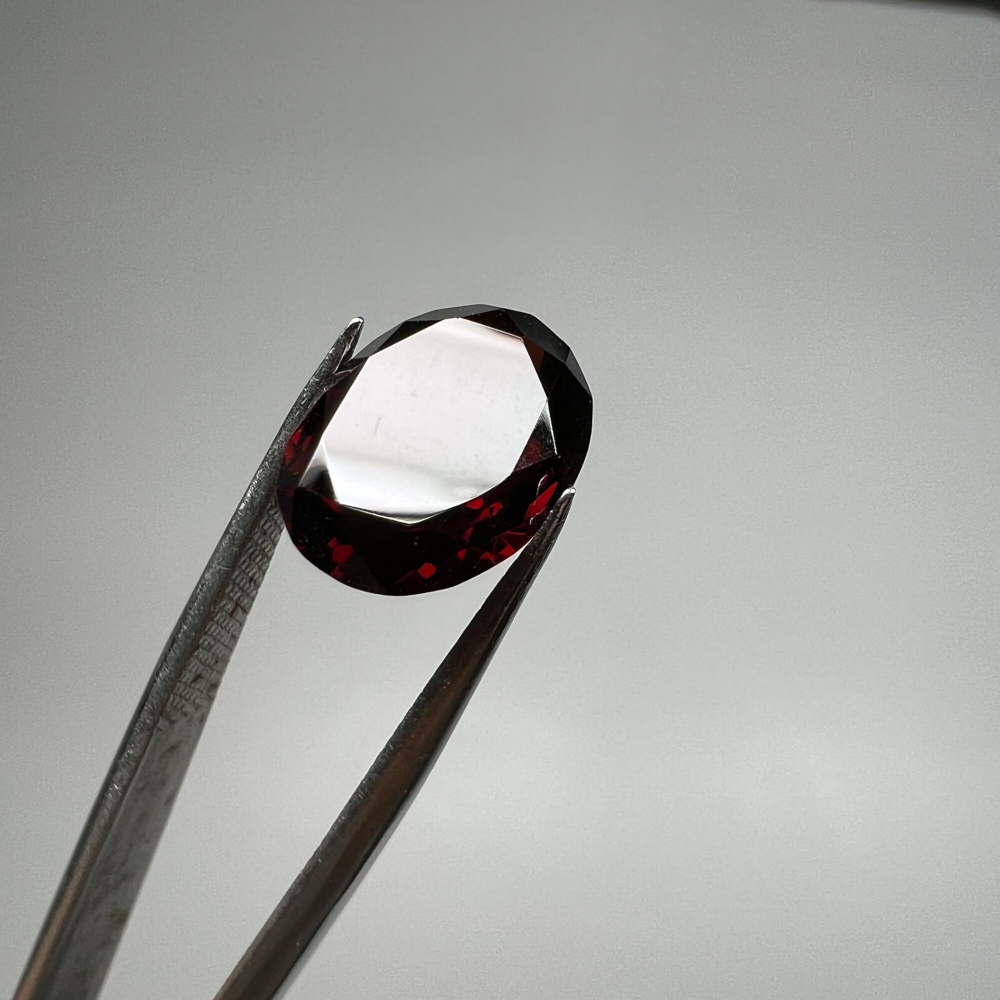 40459-đá garnet,hồng ngọc lựu đỏ đen không xử lý, hình cắt ovan