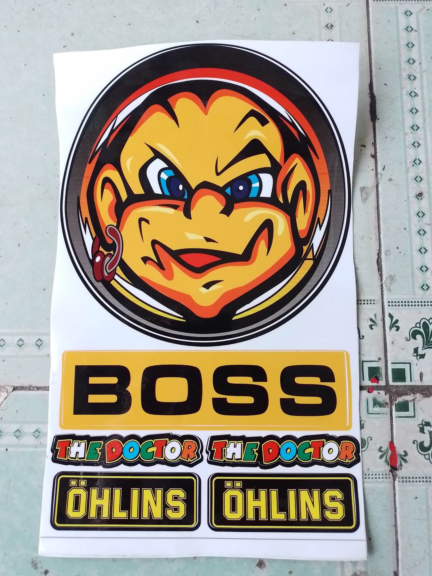 logo boss dán gầm xe , có tặng thêm logo ticker dán đầu xe