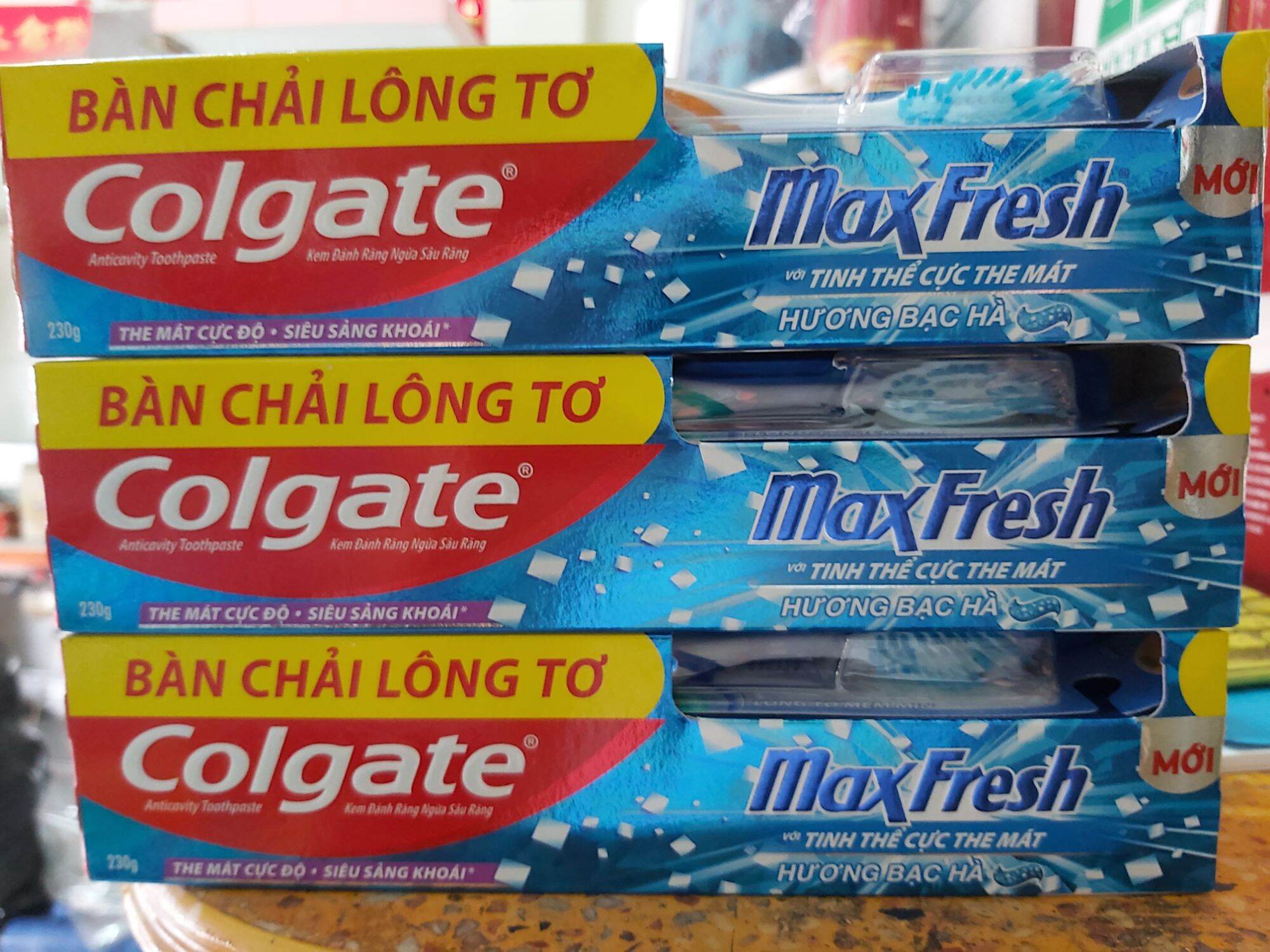 Lốc 2 cây Kem đánh răng colgate maxfesh 225g tặng bàn chải