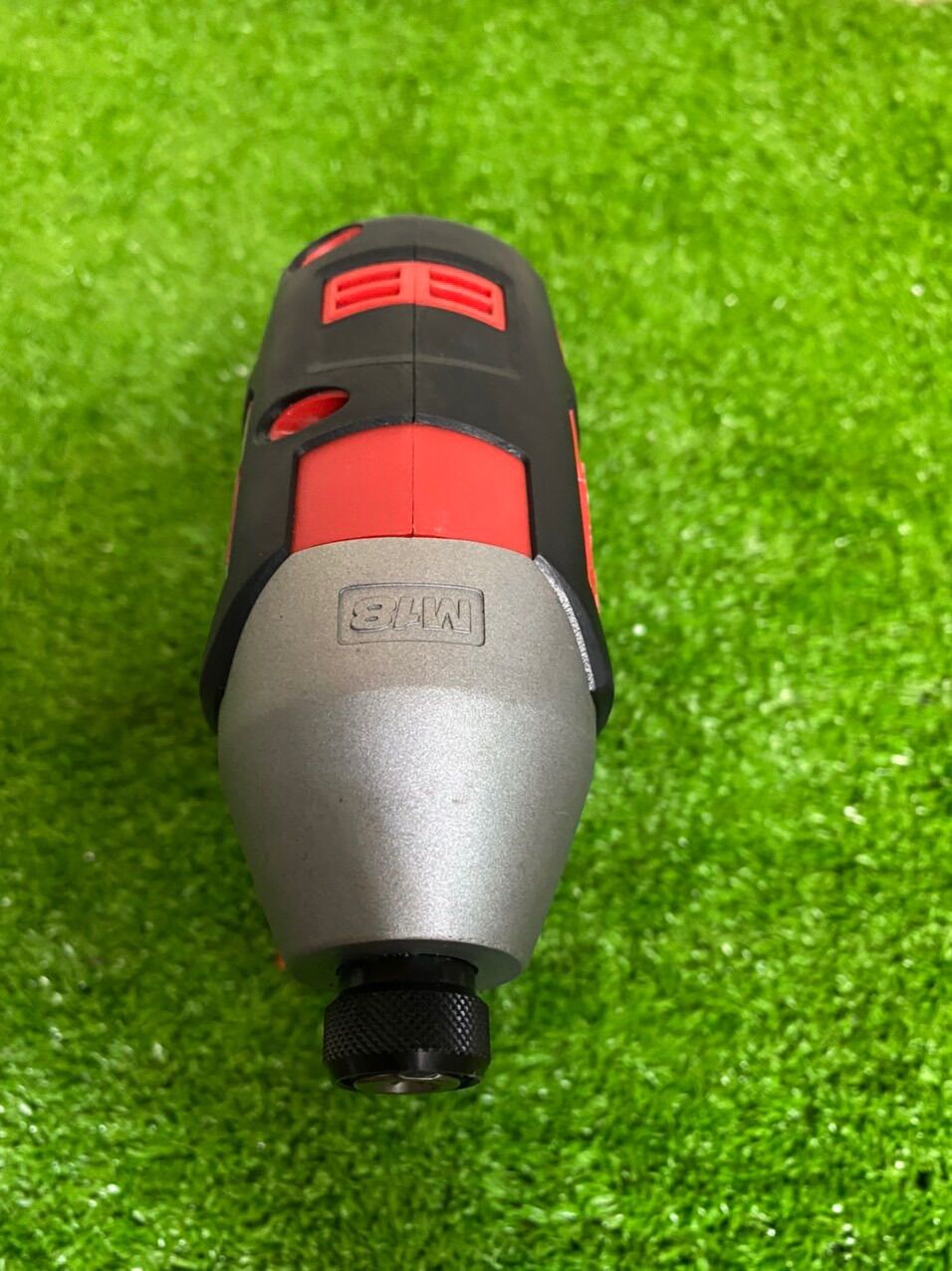 Thân vít milwaukee 2656-20 mới 95%