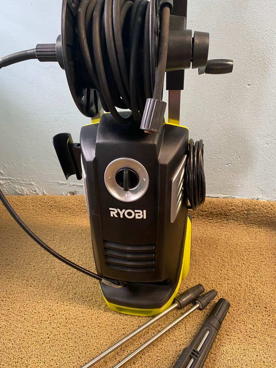 Máy rửa xe ryobj 2400w