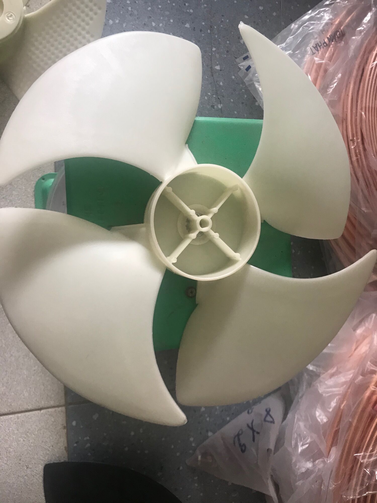 Cánh quạt dàn nóng điều hoà 4cánh thuận 40cm
