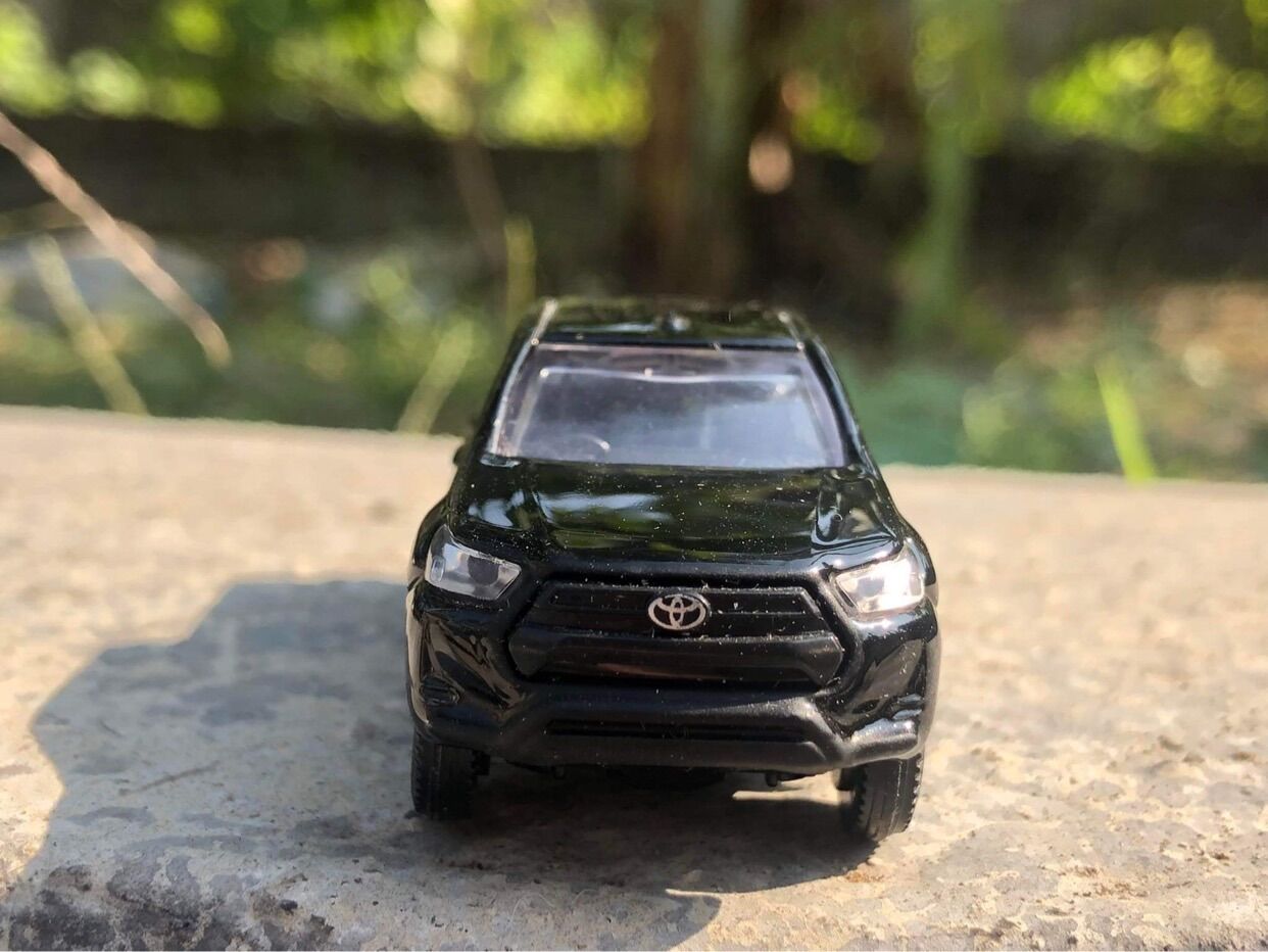 Xe Mô Hình TOMICA Hillux 1:64
