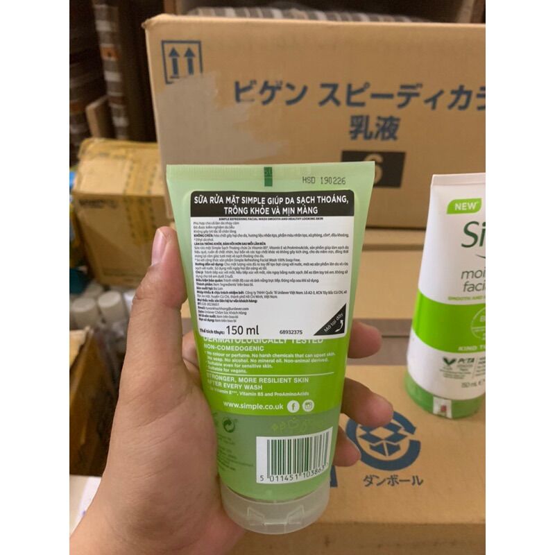 Sữa rửa mặt Simple giúp sạch da khô thoáng 150ml