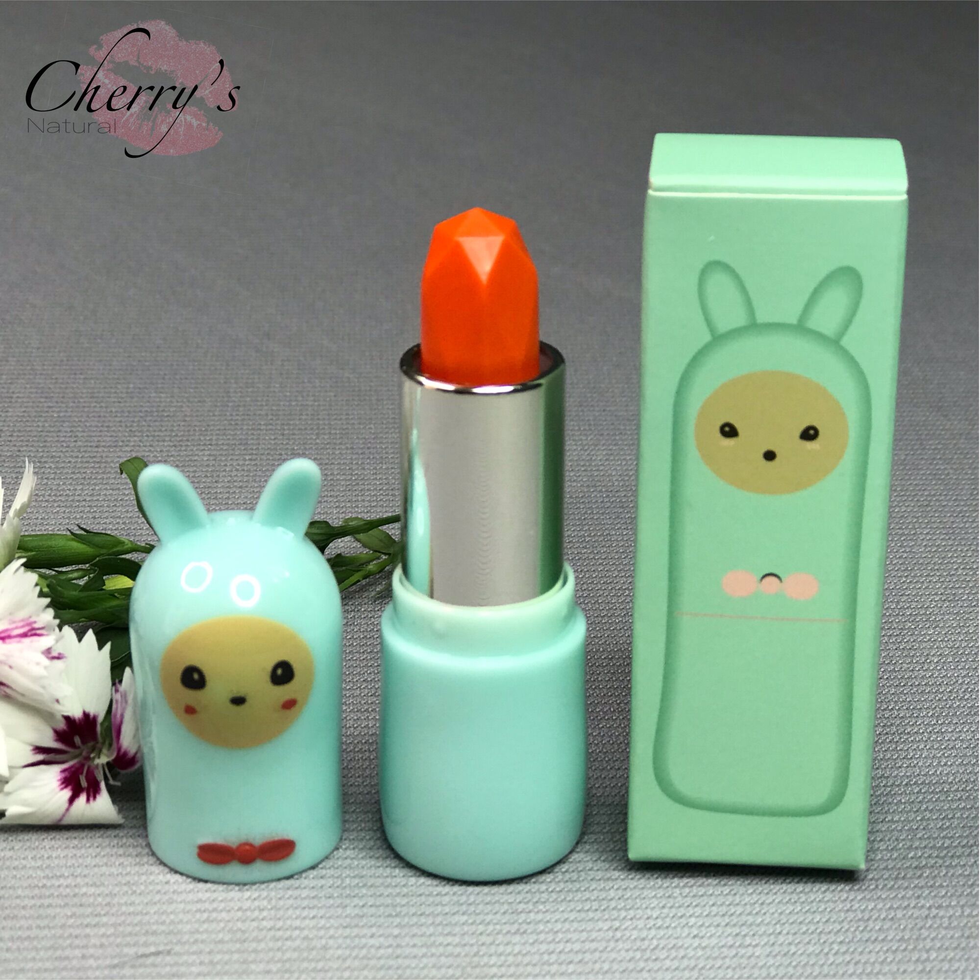 Son Dưỡng Gấc trị thâm môi, chống nứt nẻ.