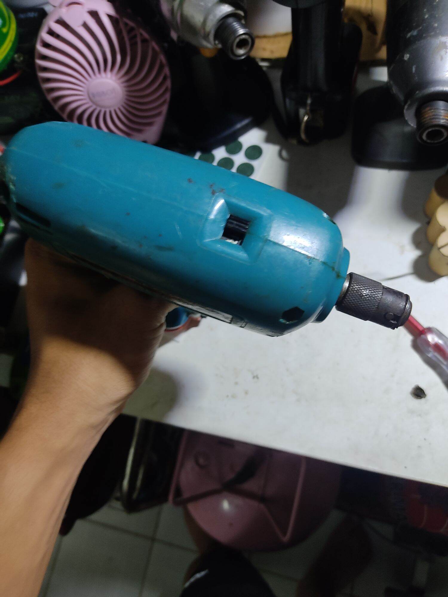 vít makita 9.6v bãi. thân máy vỏ pin