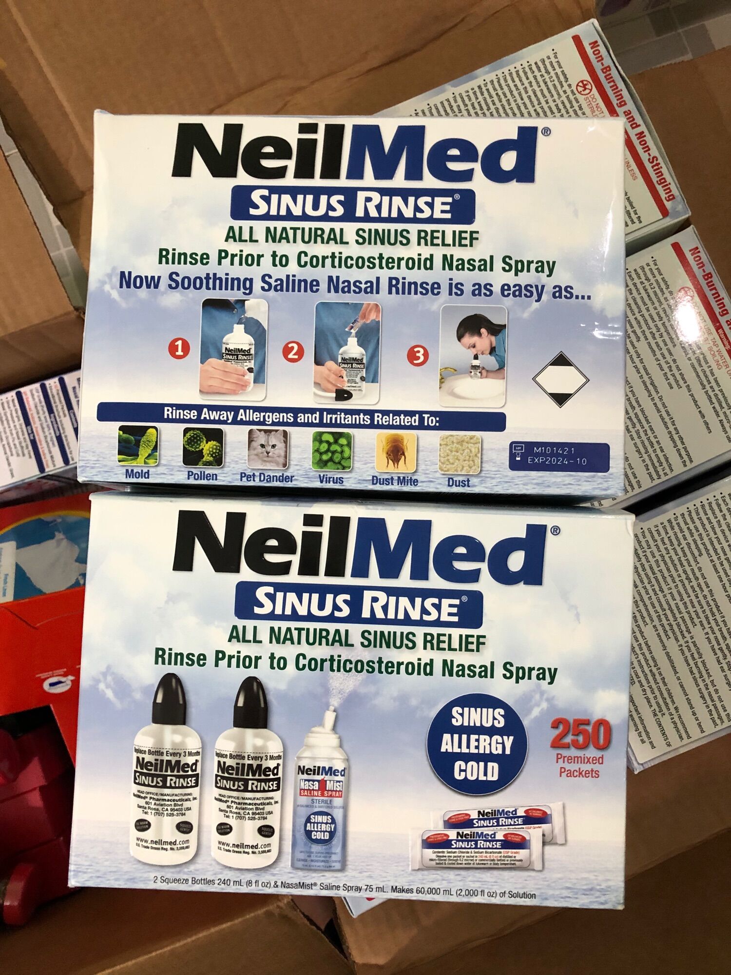 Bộ rửa mũi neilmed sinus rinse gồm 2 bình rửa bằng nhựa + 250 gói muối mỹ + 1 chai xịt mũi neilmed dành cho trẻ trên 1 tuổi.