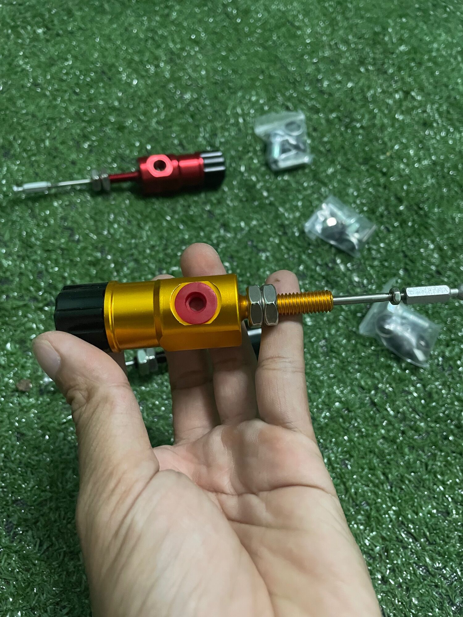 Ti Ben Côn Dầu Thần Đèn adelin