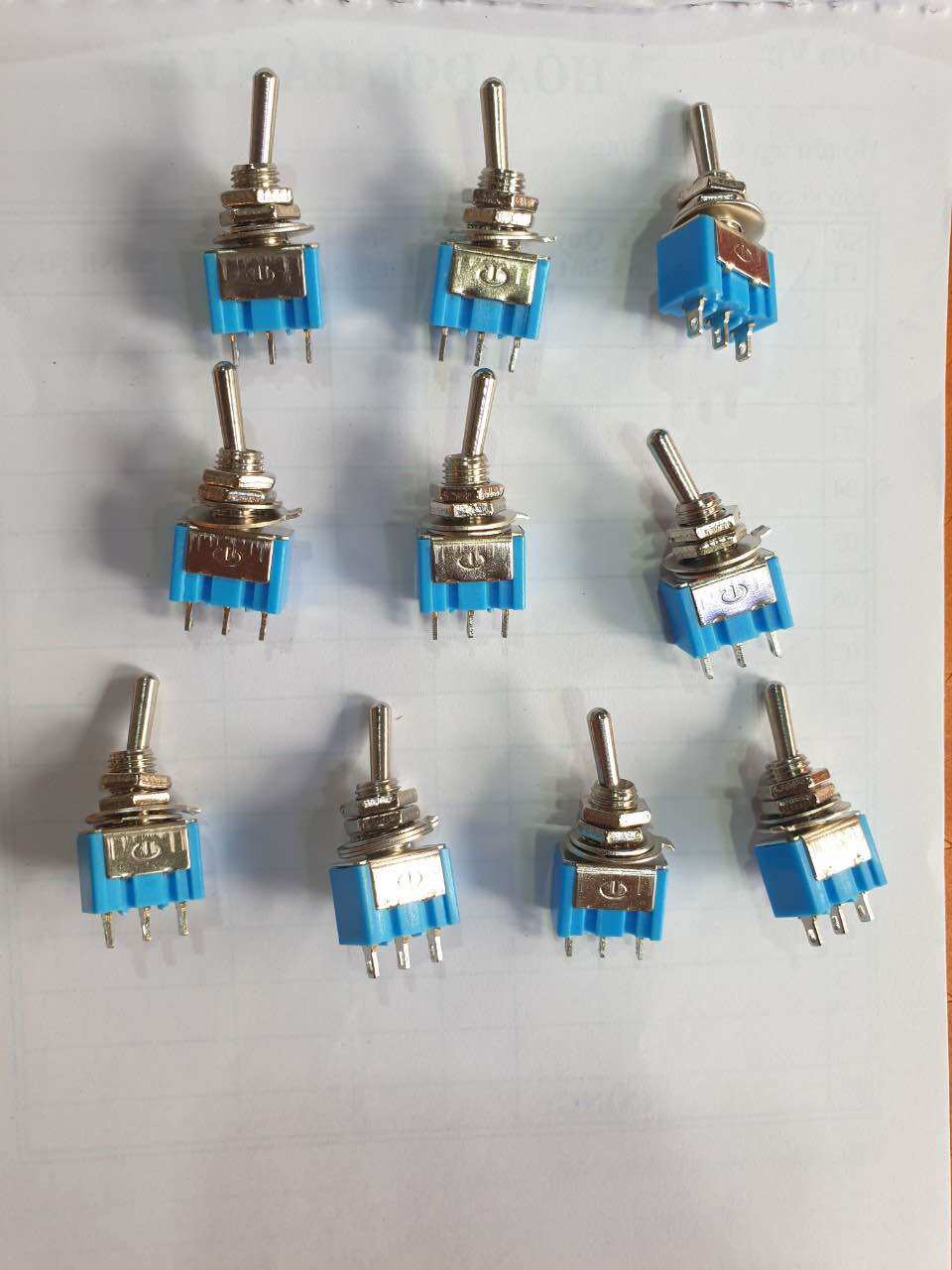 10 cái công tắc xanh gạt
