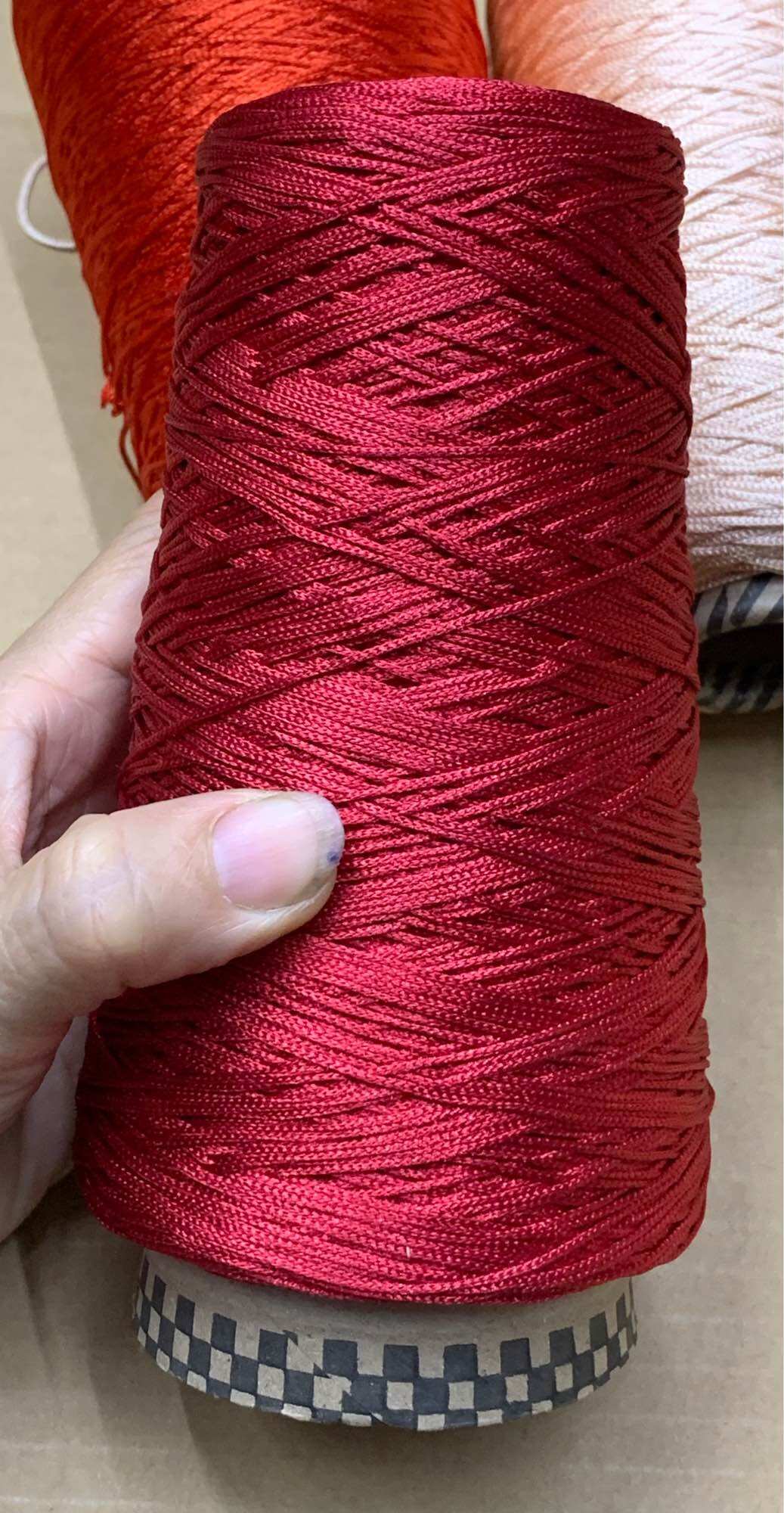 1 cuộn chỉ tơ dù 1mm.