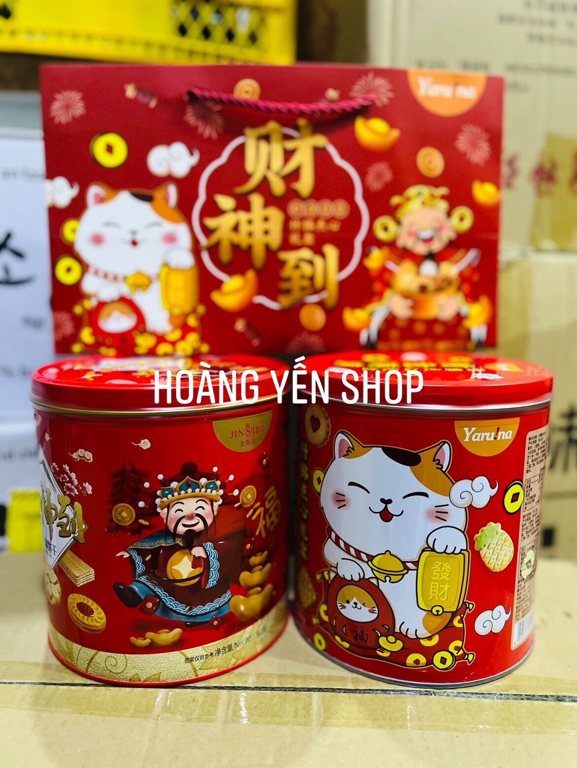 Bánh hộp thiếc tròn Thần tài và Mèo Thần tài Đài Loan - Set 2 hộp kèm túi
