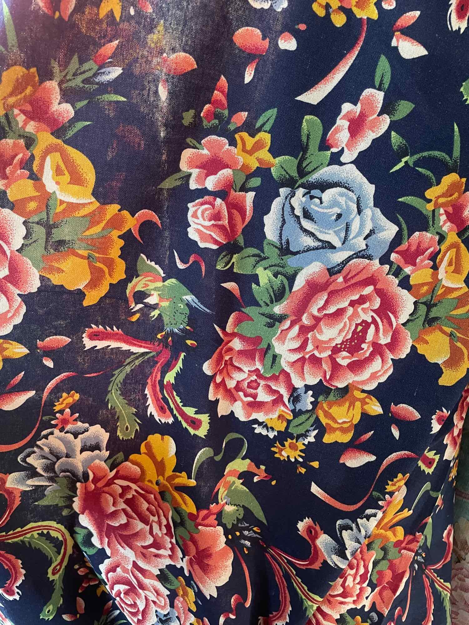 Vải linen hoạ tiết con công hót hít