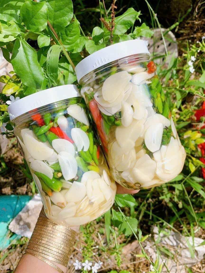 Tỏi, ớt xiêm ngâm chua ngọt