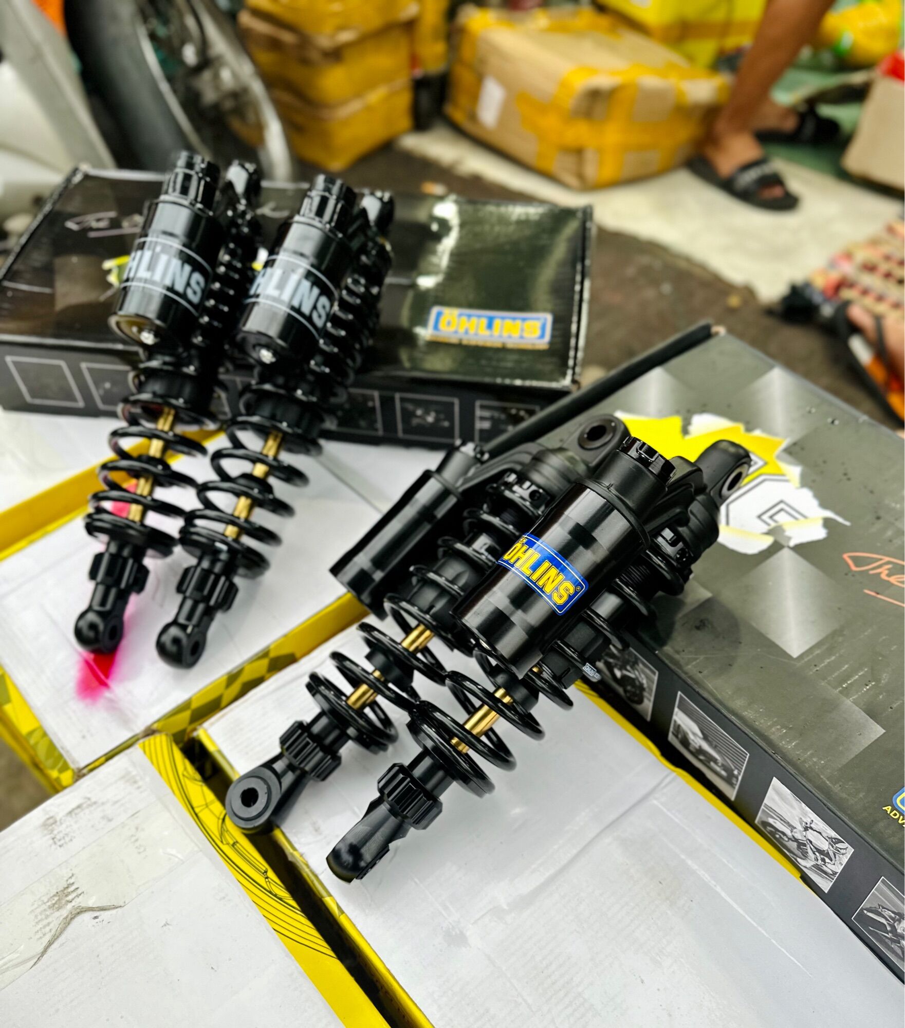 Phuộc Ohlins Bình Dầu Đen Ty Vàng Wave Sirius