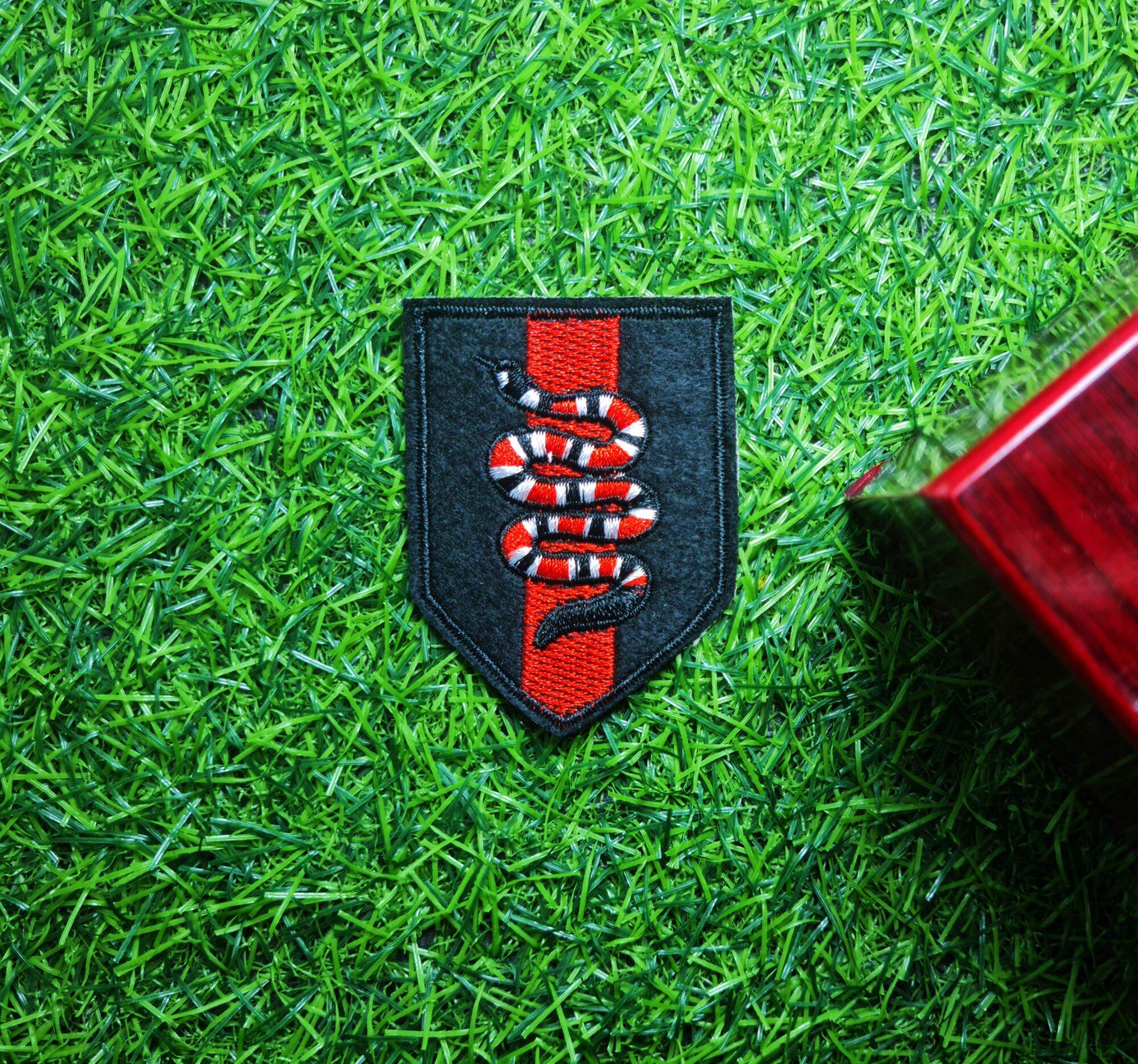 Sticker rắn Guccii