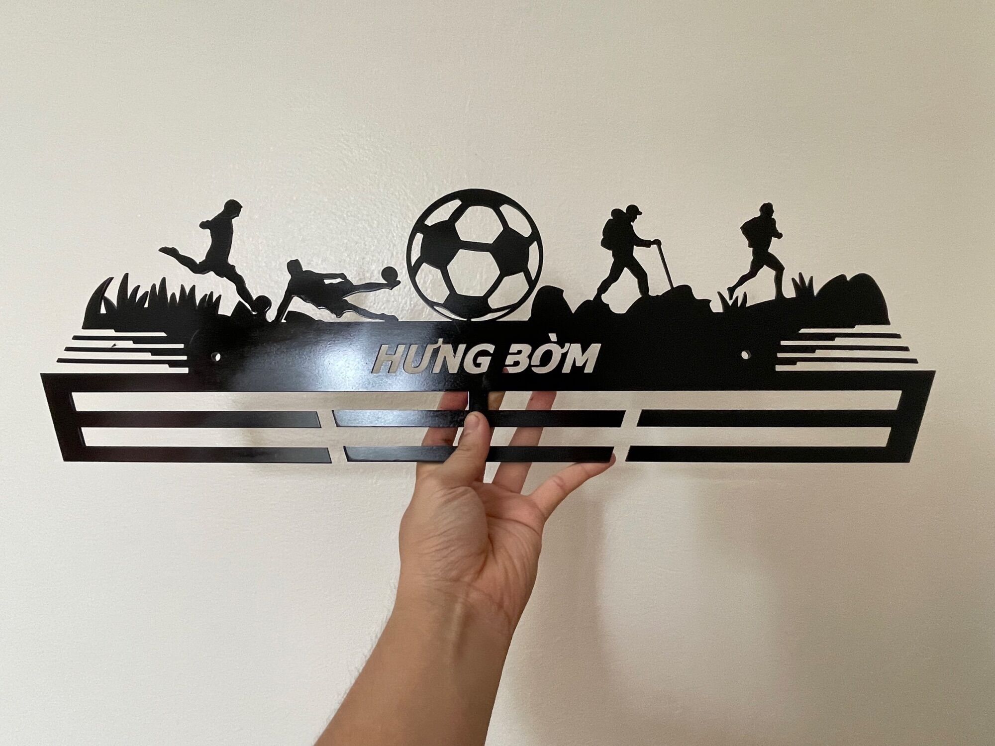 Giá treo huy chương, decor tường (bóng đá, cầu lông, điền kinh, võ thuật, golf,…)