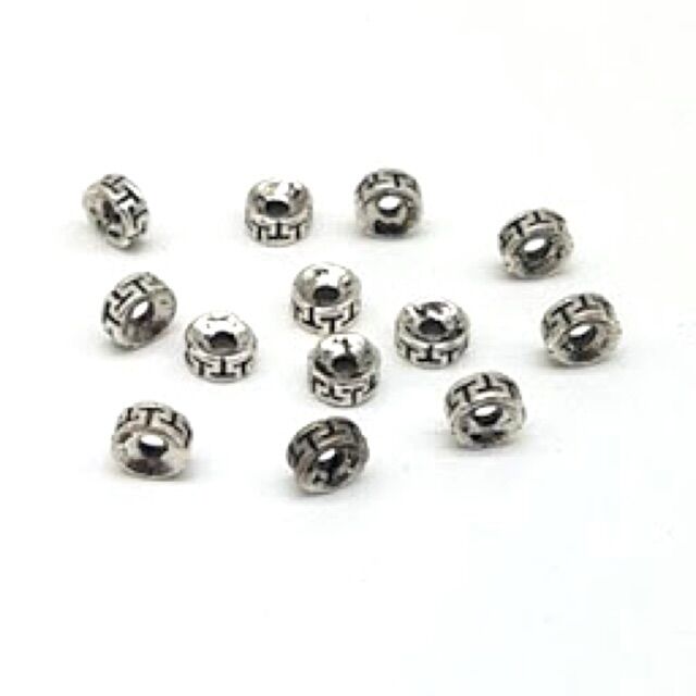 Charm chăn hạt khắc chữ Vạn quyền năng bạc thái