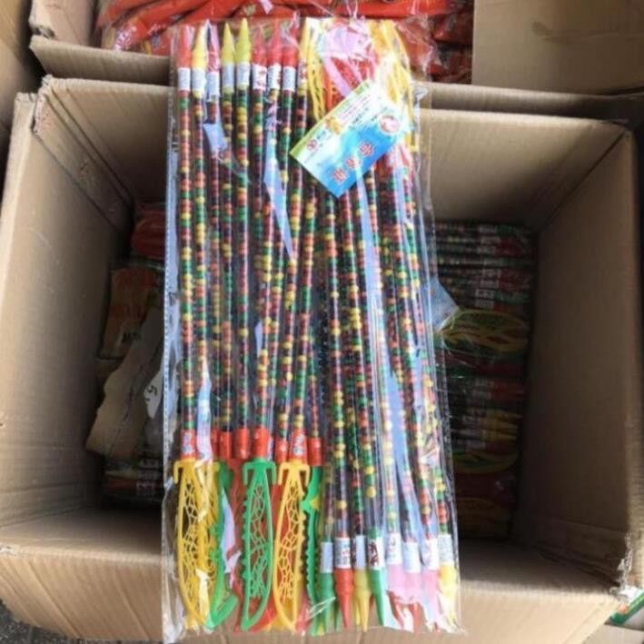 Sỉ bịch 30 cây kẹo socola kèm đồ chơi