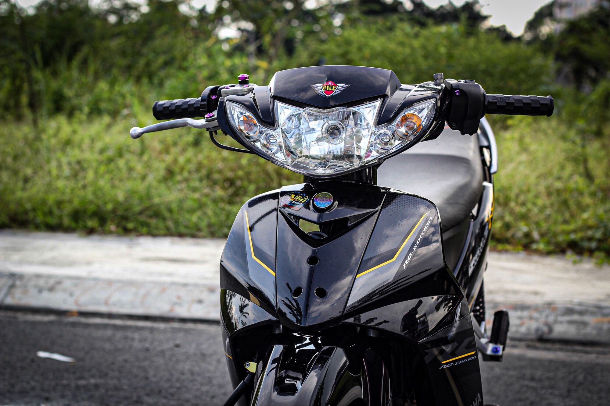 Tem sirius RC chỉ vàng