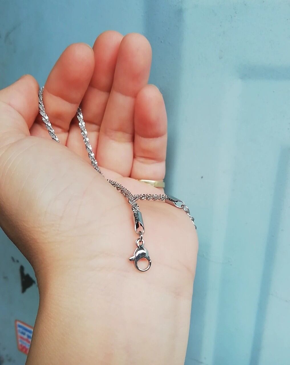 Lắc chân titan xoắn đơn giản
