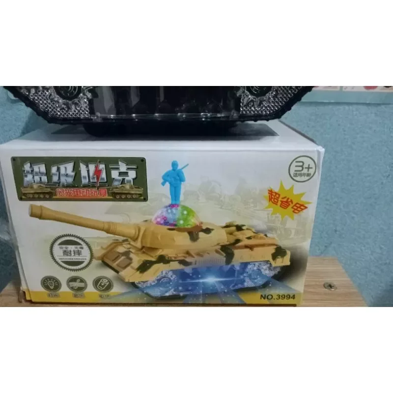 Đồ chơi xe tăng có nhạc và đèn