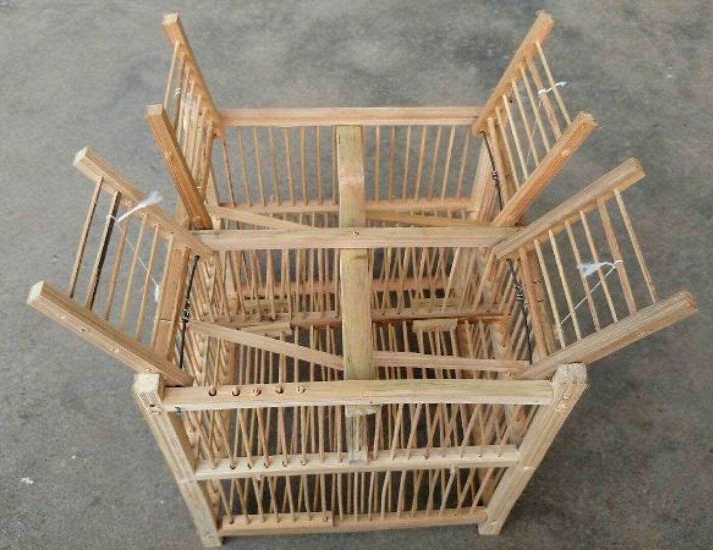 Lồng bẫy chim khuyên 4 cửa chất liệu tre