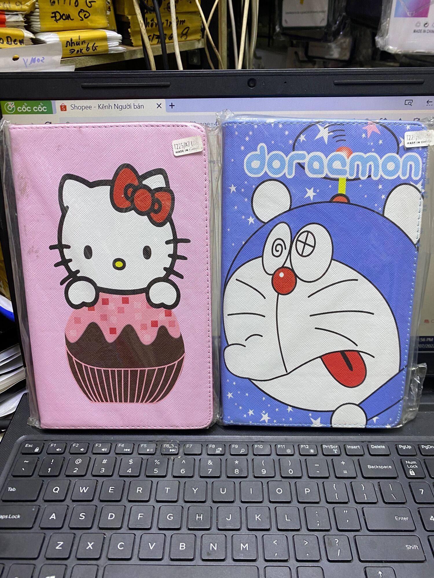 ]Bao da Samsung Tab A8 2020(x200) ,  T285 / Tab A 2017 (T385) A7lite ( T225) A8 (T295) in hình doremon kitty