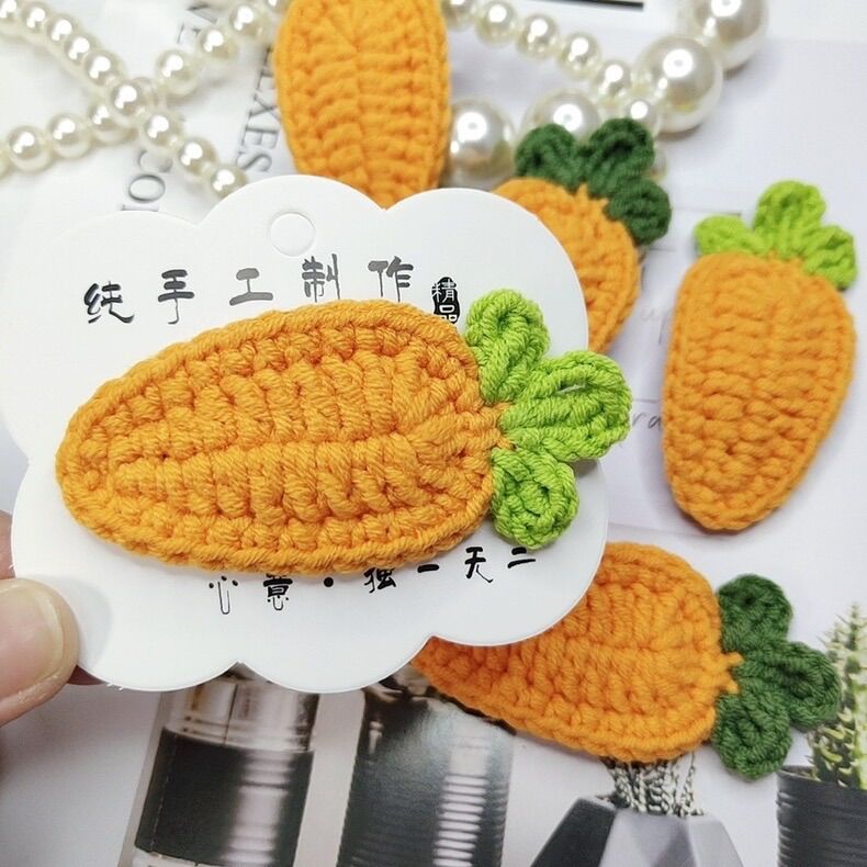Kẹp tóc củ cà rốt bằng len handmade