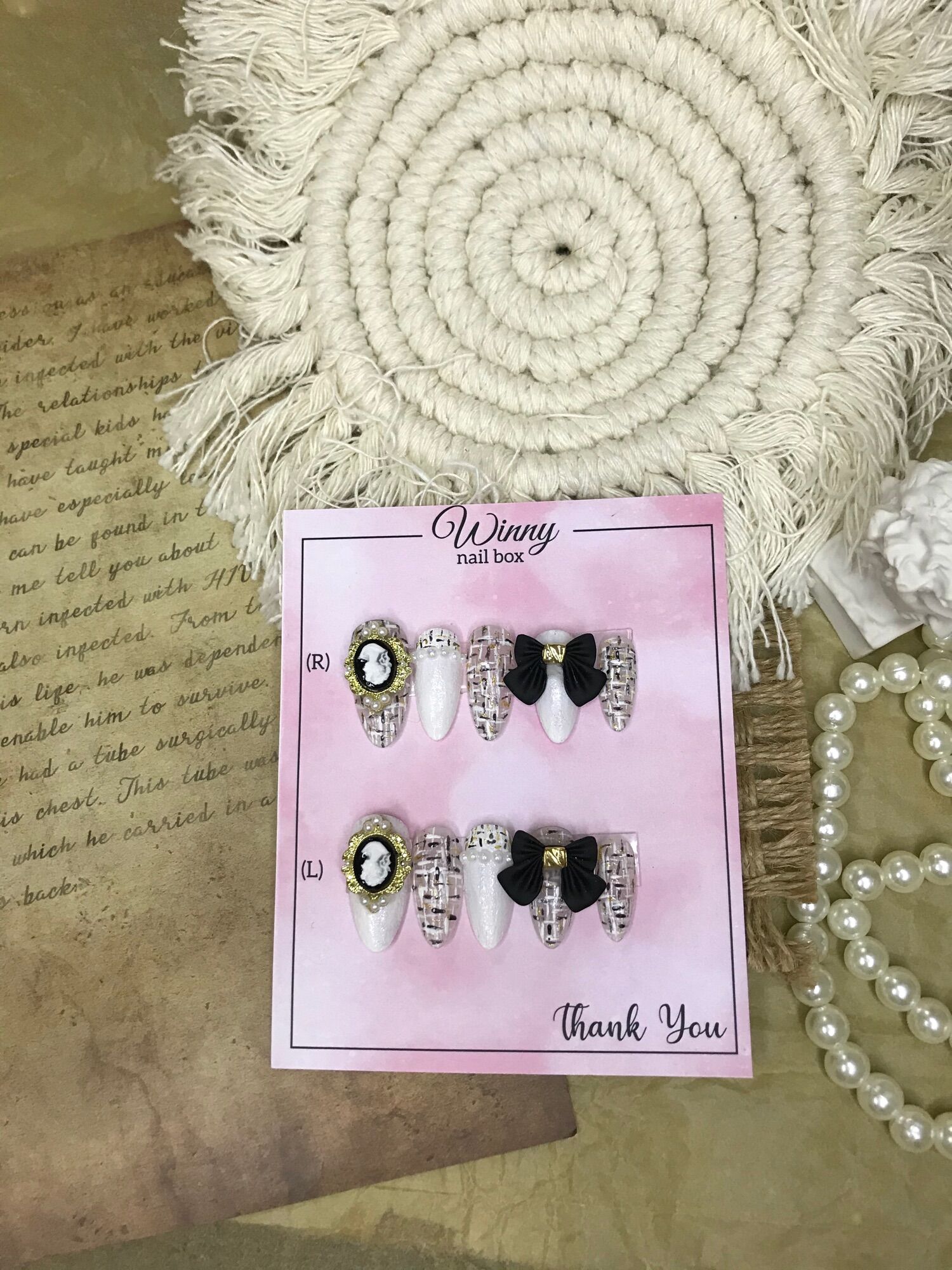 Nailbox móng up móng giả trắng đen cham thiên thần