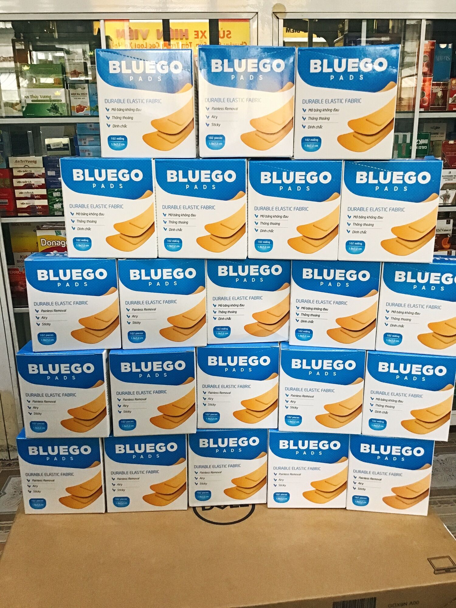 Băng cá nhân BLUEGO , dính cực chắc, không để lại keo.