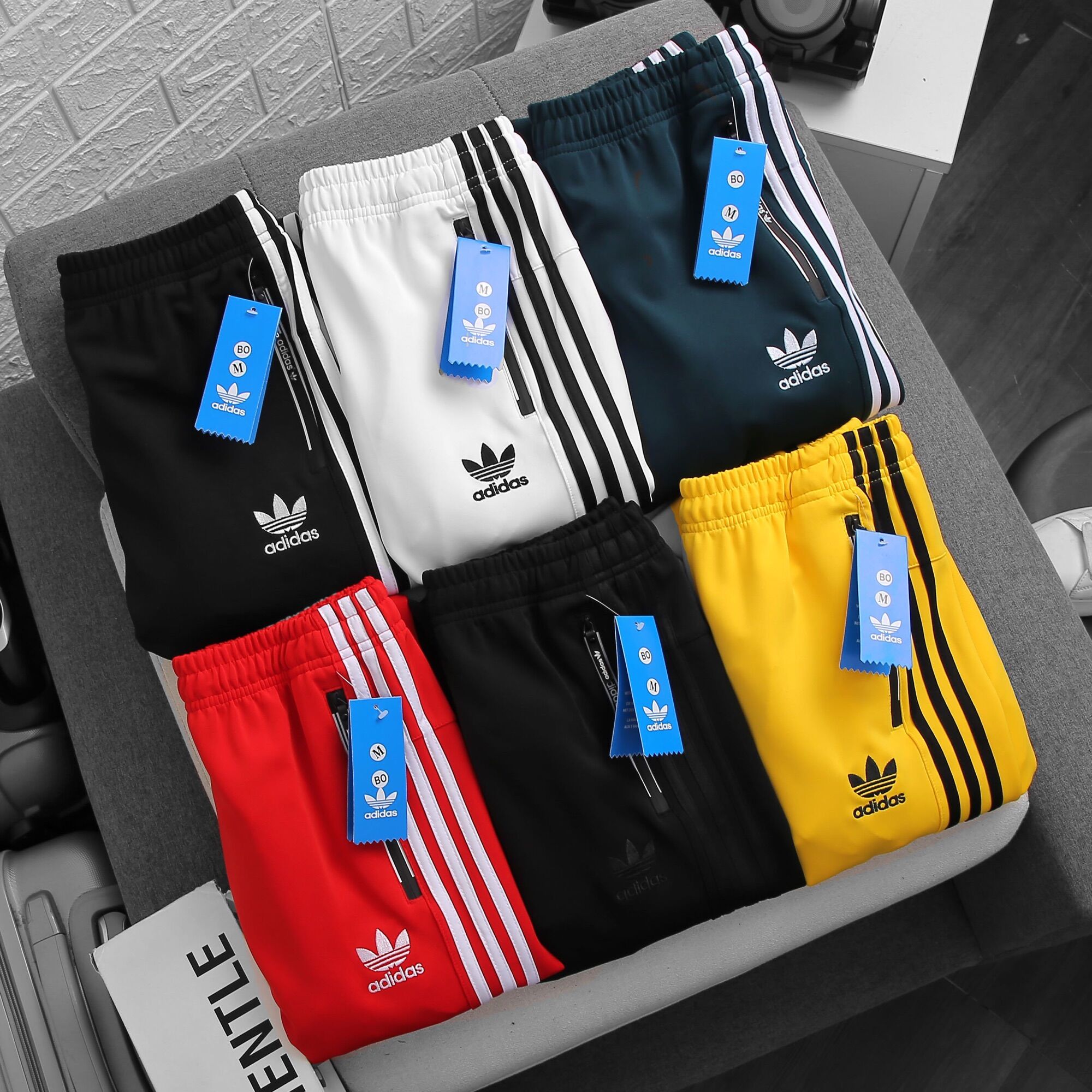 Jogger adidas 3 sọc khoá túi ép