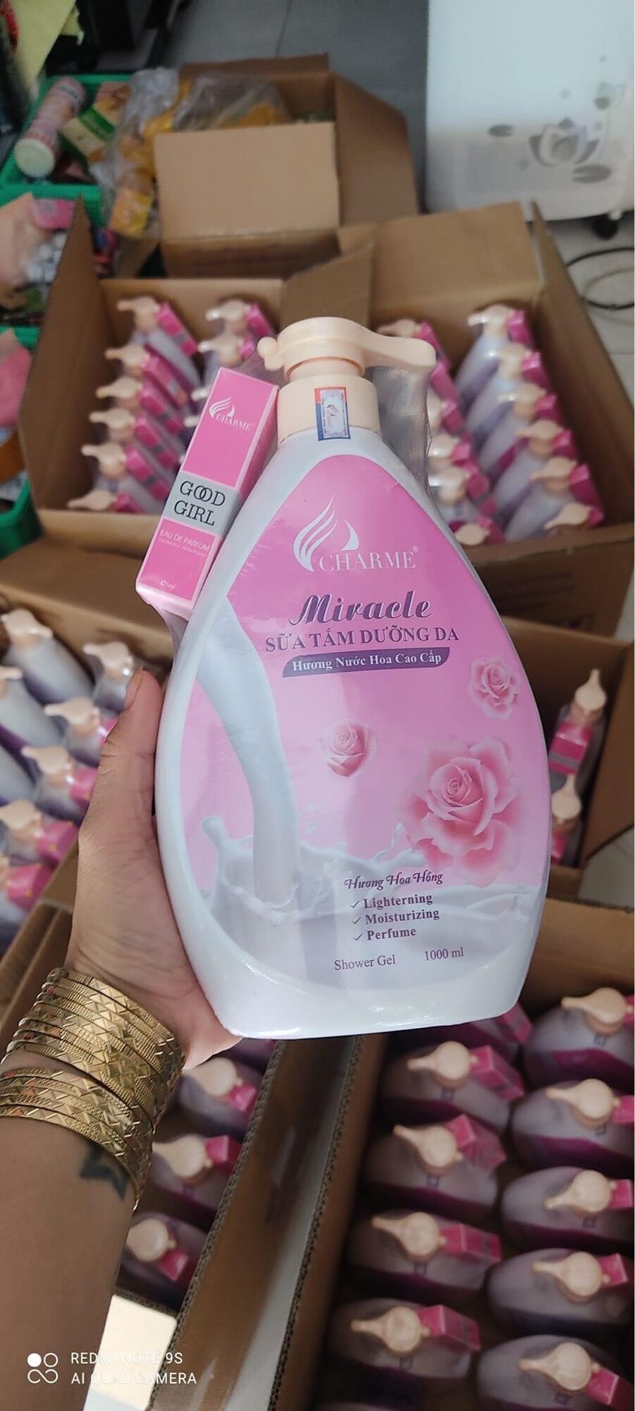Sữa tắm cha rme màu Hồng 1000ml tặng nước hoa