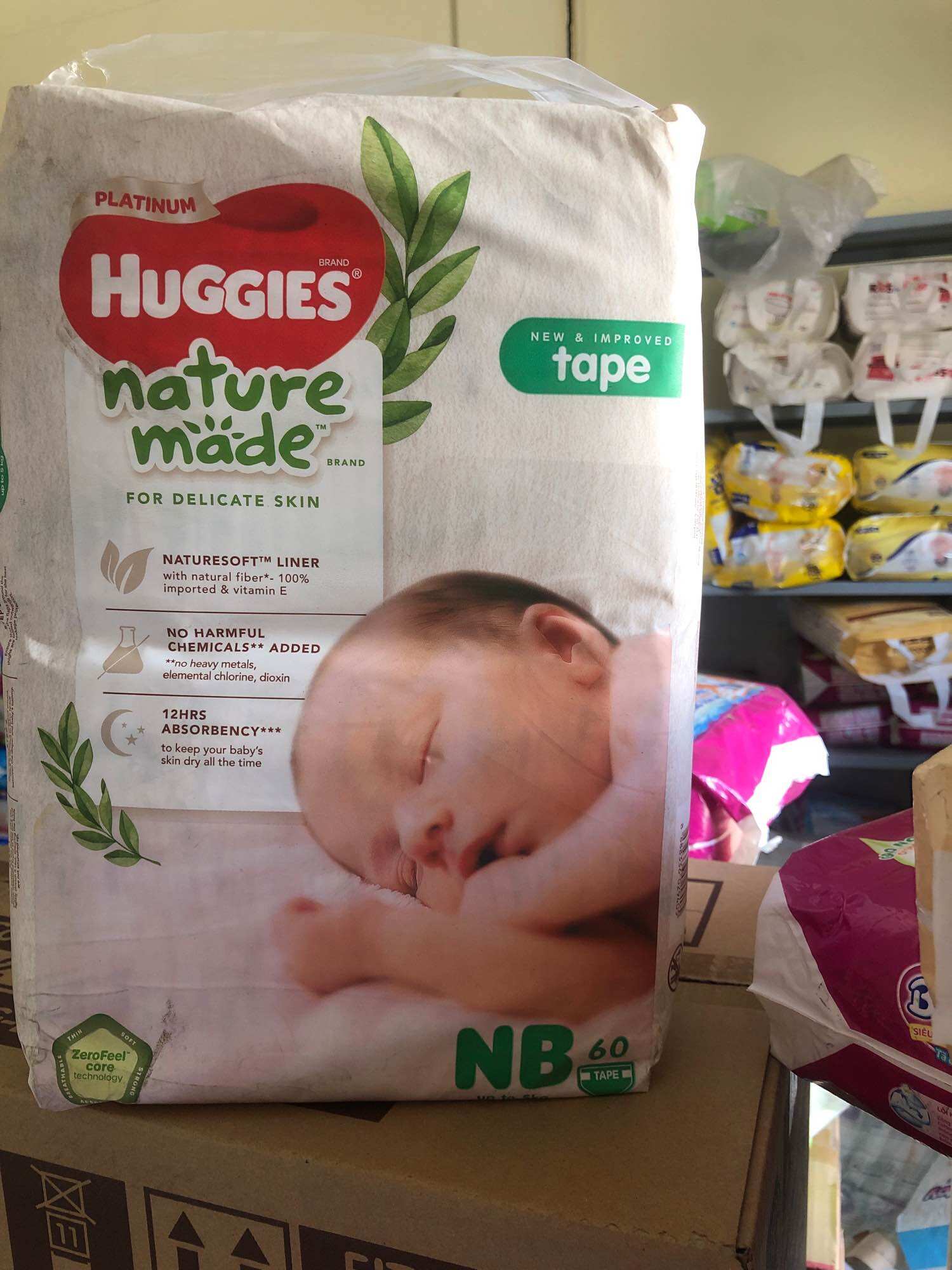 Tã/Bỉm dán sơ sinh Huggies Platinum NatureMade NB60