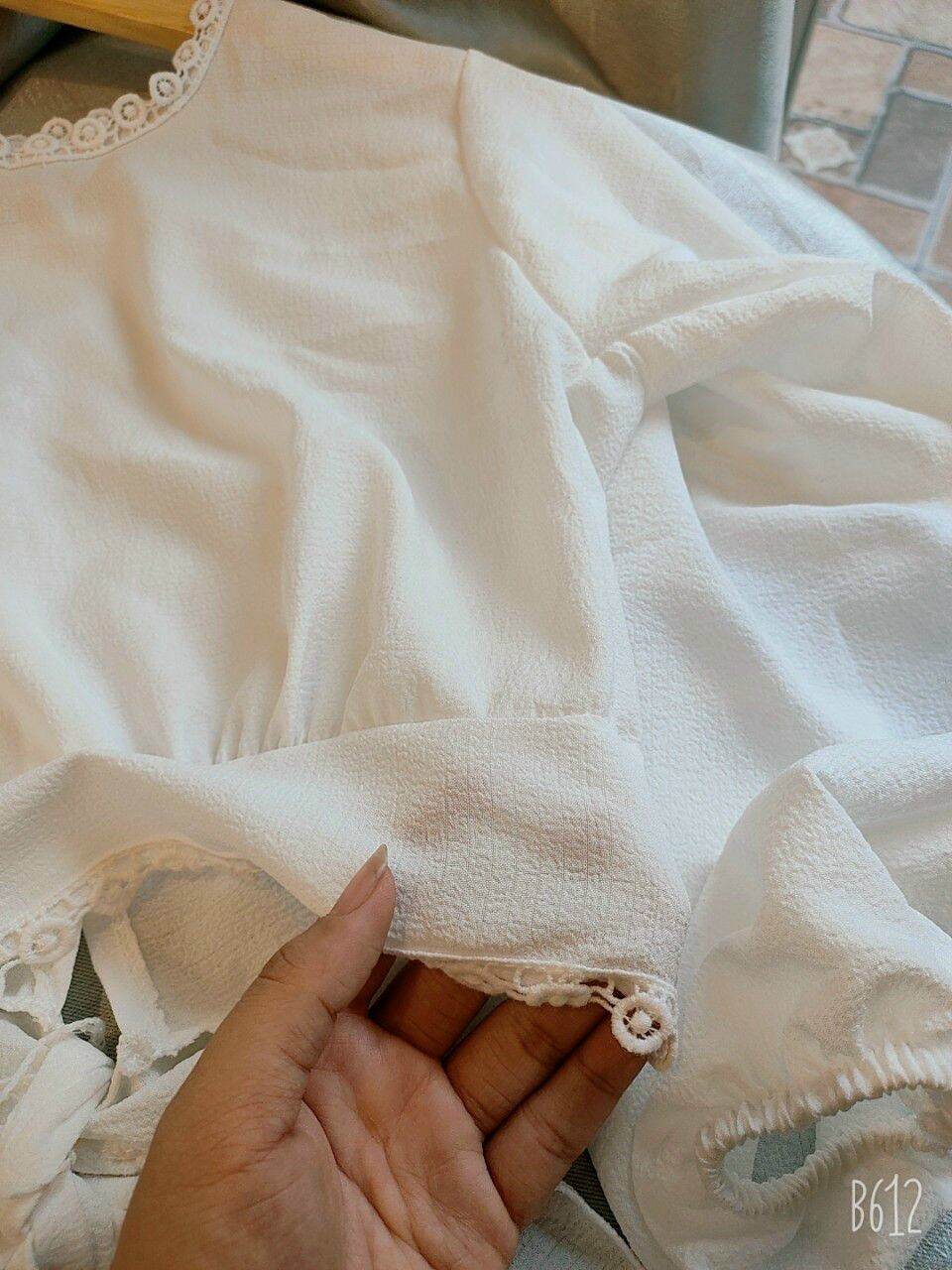 Áo Kiểu Viền Ren Cột Nơ Eo
