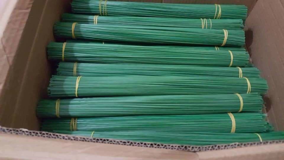 Kẽm cành bọc nhựa, bó 100 cành 40cm