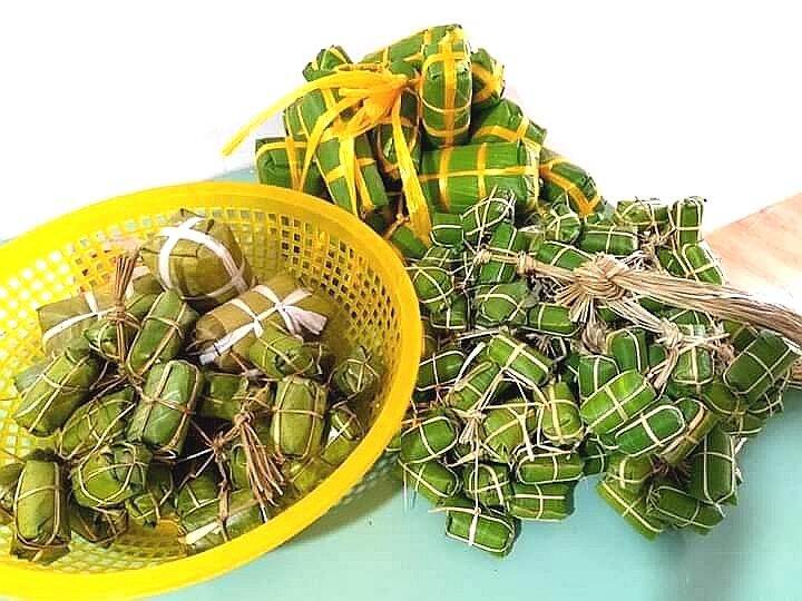 Nem chua (14 cái/xâu) - Đặc sản Nha Trang