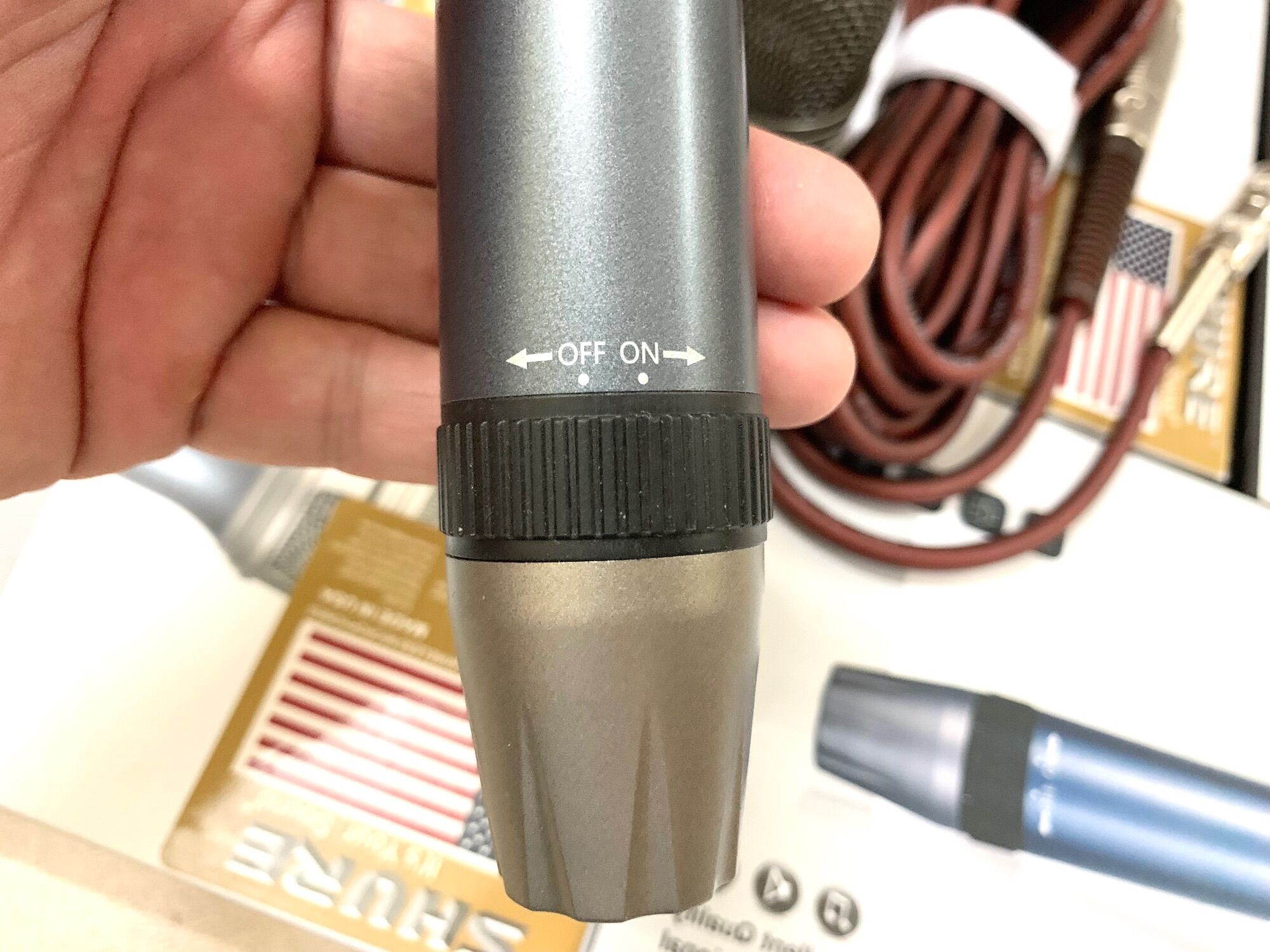 Micro chuyên karaoke Shure model Ta 100