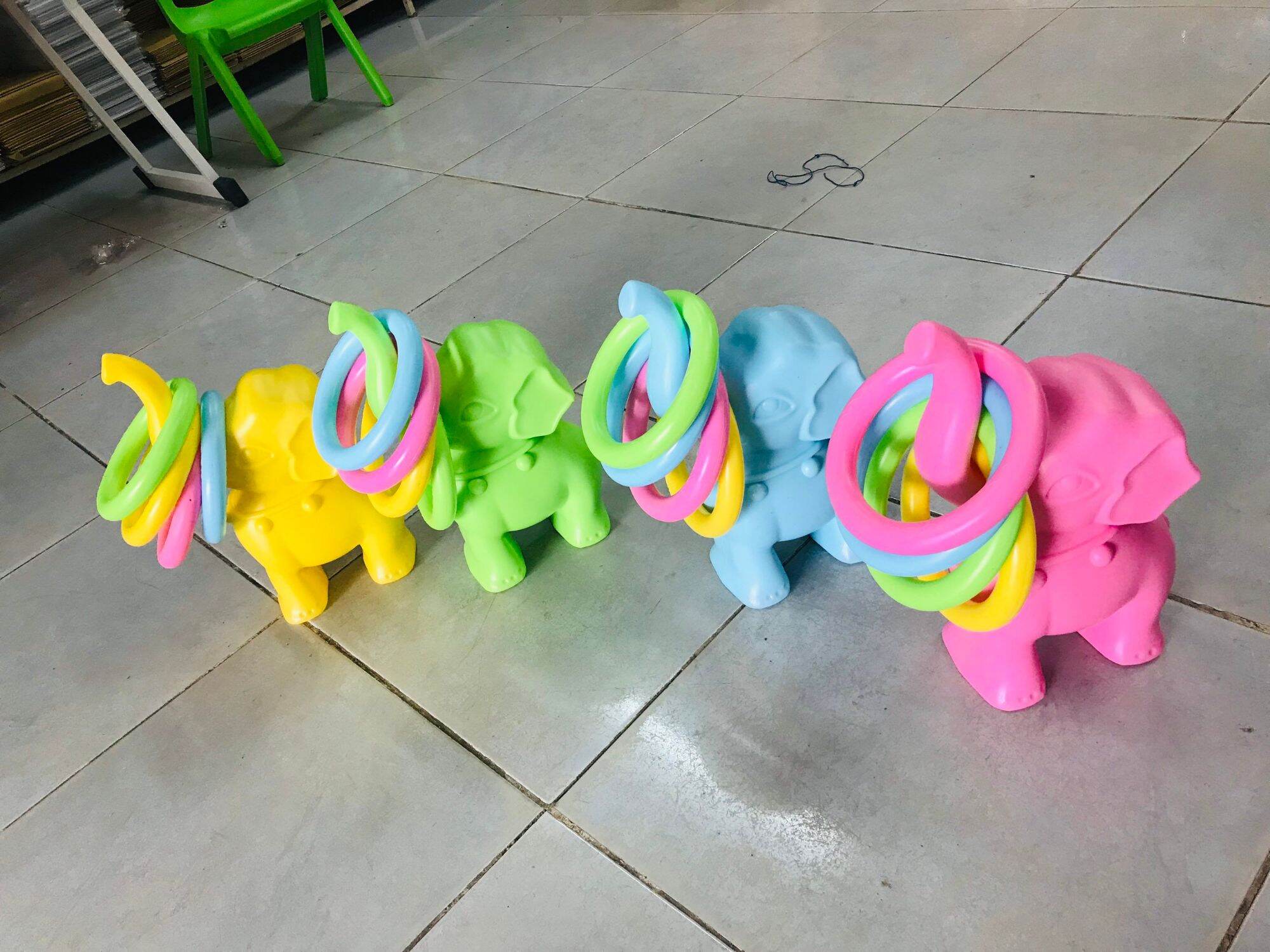 Voi Thảy vòng