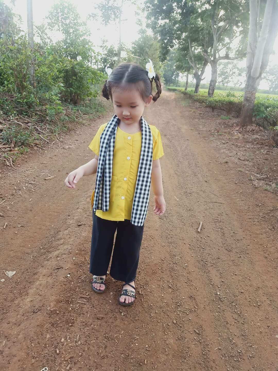 Bộ bà ba cho bé tặng kèm khăn rằn