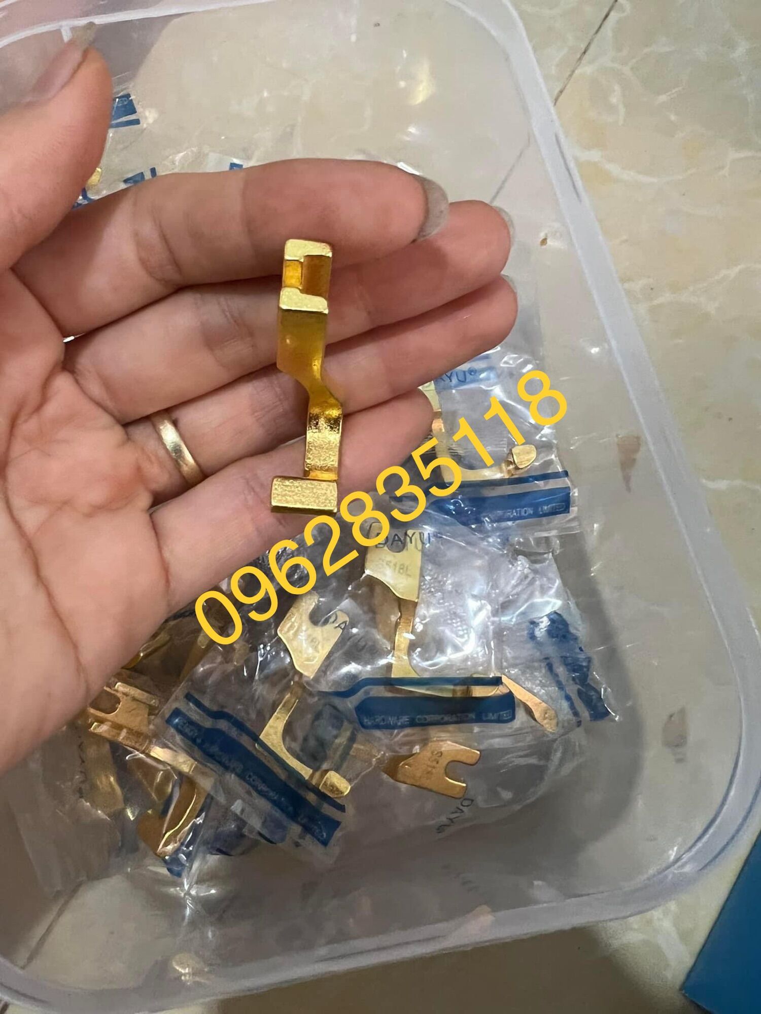 Chân vịt tra khoá giọt lệ, khoá dấu áo váy hãng DAYU