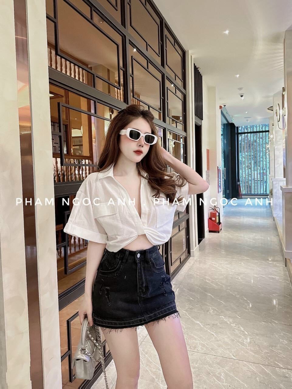 Áo sơ mi kate xoắn xoắn eo tay ngắn UN