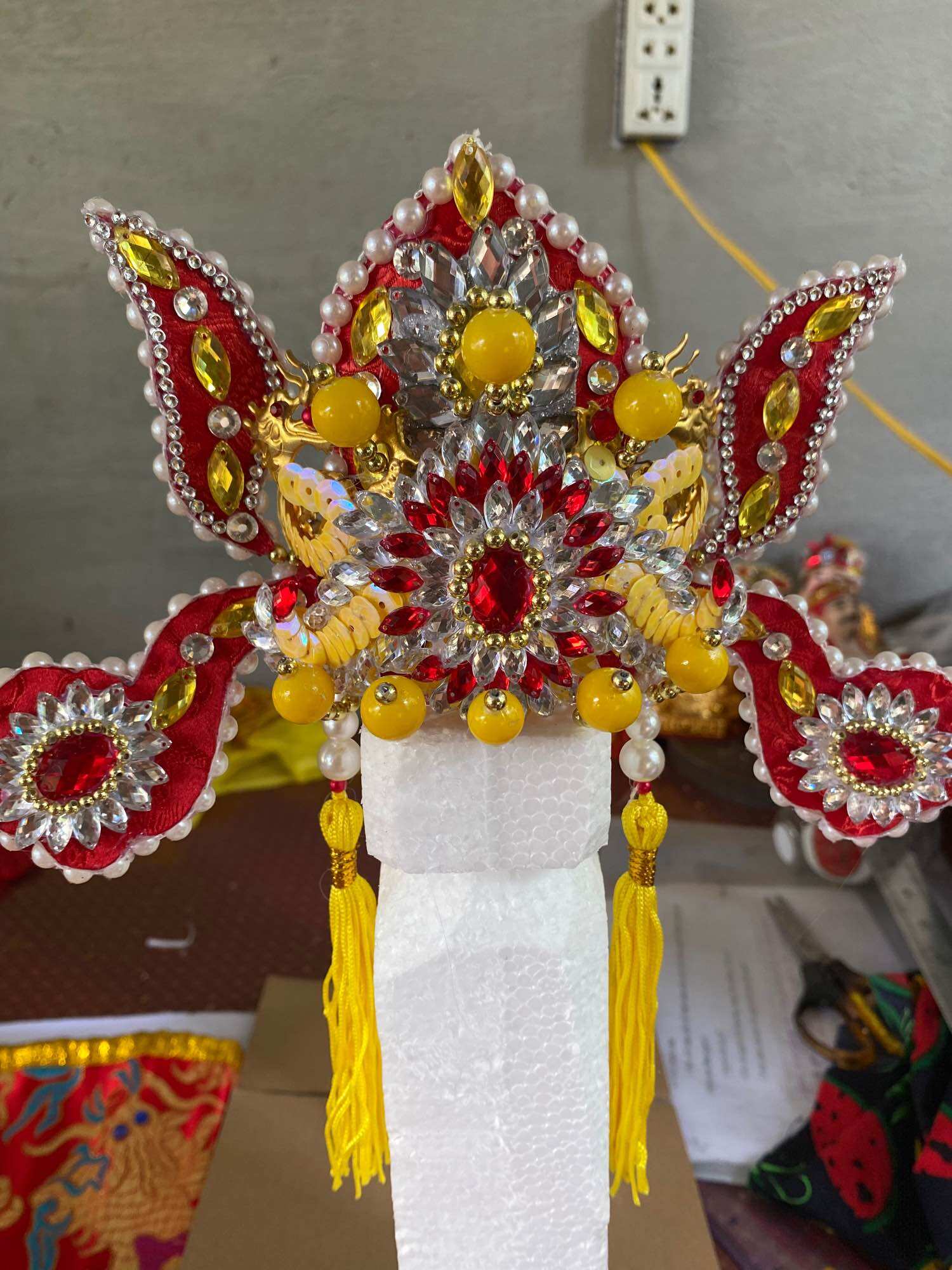 Áo mão ông thần tiền