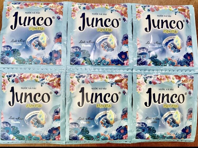 Nước xả vải Junco đậm đặc ( combo 10 dây gồm 100 gói ) - màu hồng